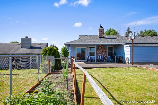 Building Photo - 1633 SW 22nd St