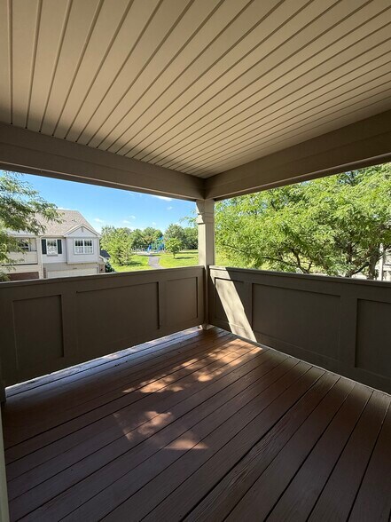 Building Photo - 2276 Vanderbilt Dr