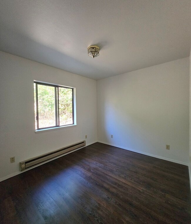 Building Photo - 111 Finch Ln
