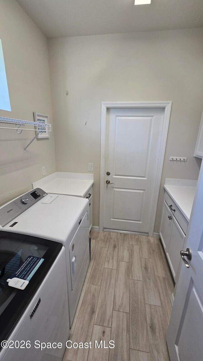 Building Photo - 8137 Dobre Wy