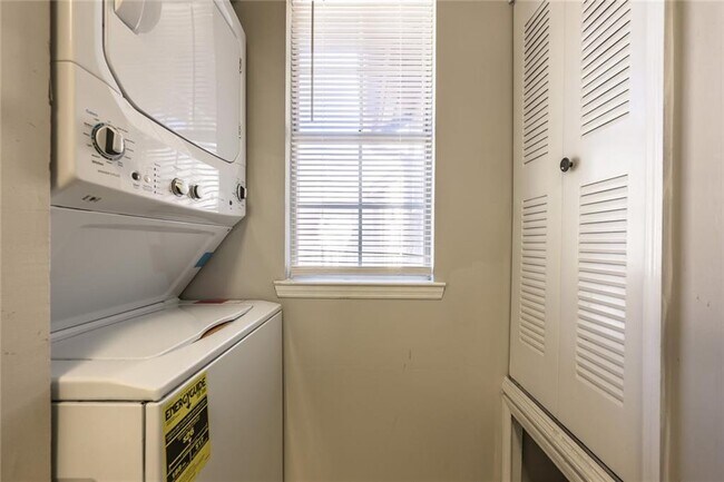 Building Photo - 1107 Sandy Ln Dr