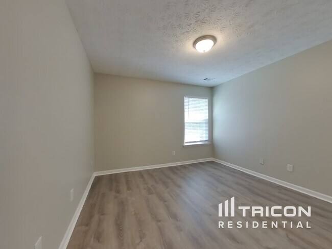 Building Photo - 261 Silver Ridge Dr