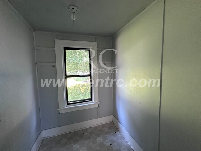 Building Photo - 1115 Harmon-
