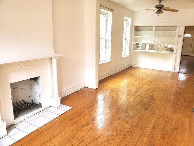 Building Photo - 1254 N Maplewood Ave