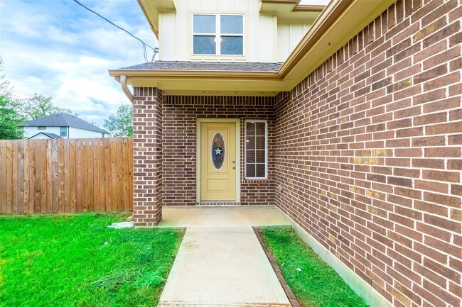 Building Photo - 25012 Armagh Rd