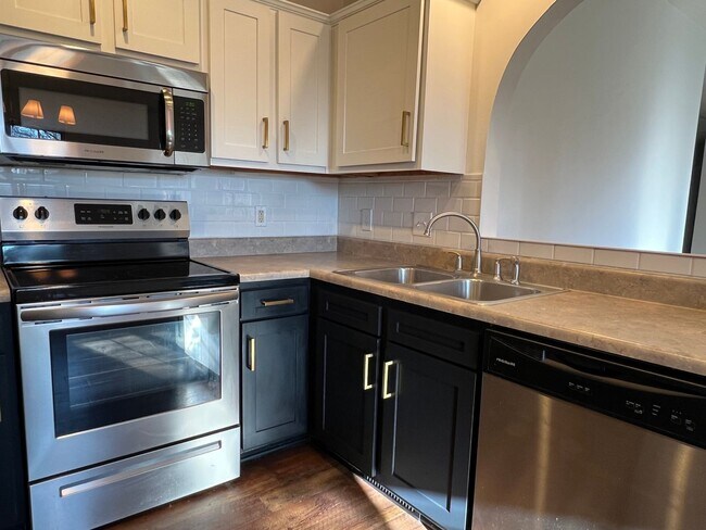 Building Photo - All Brick Home is Carver Woods