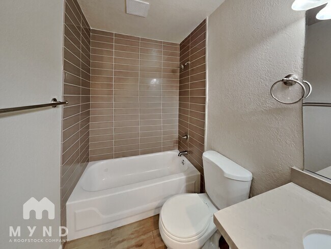 Building Photo - 2336 Villanova Cir