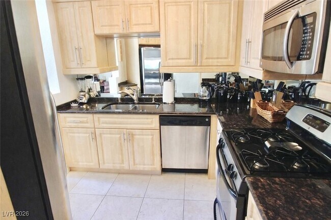 Building Photo - 230 E Flamingo Rd