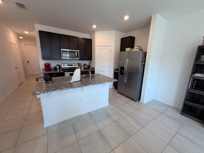 Building Photo - 676 Salisbury Cir