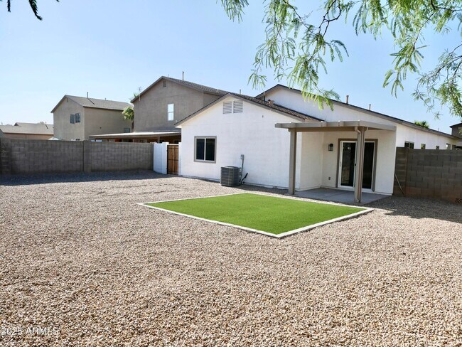 Building Photo - 1187 E Cowboy Cove Trail