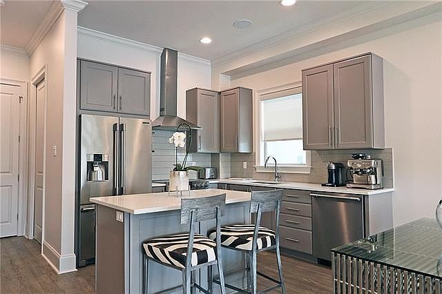 Building Photo - 2-Bed, 3-Bath on Pontchartrain Blvd – Your New Orleans Oasis Awaits!"