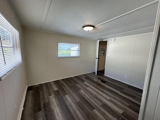 Building Photo - 5844 Sunshine Park Dr