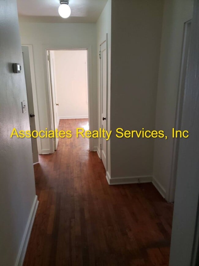 Building Photo - Large House, Close to Campus