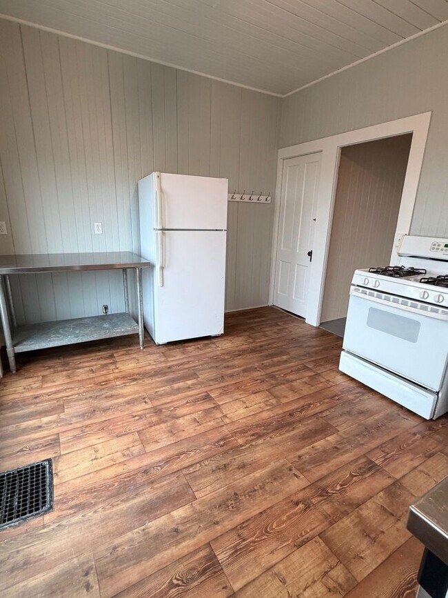 Building Photo - 3356/3372/3376 Franklin Ave.