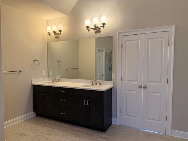 Building Photo - 6440 Bellmoore Park Ln