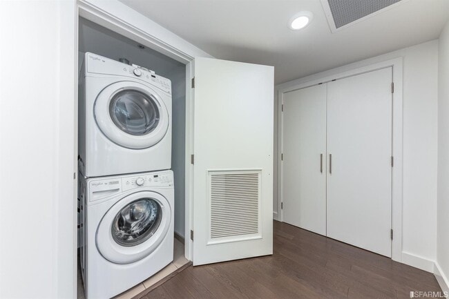 Building Photo - 718 Long Bridge St