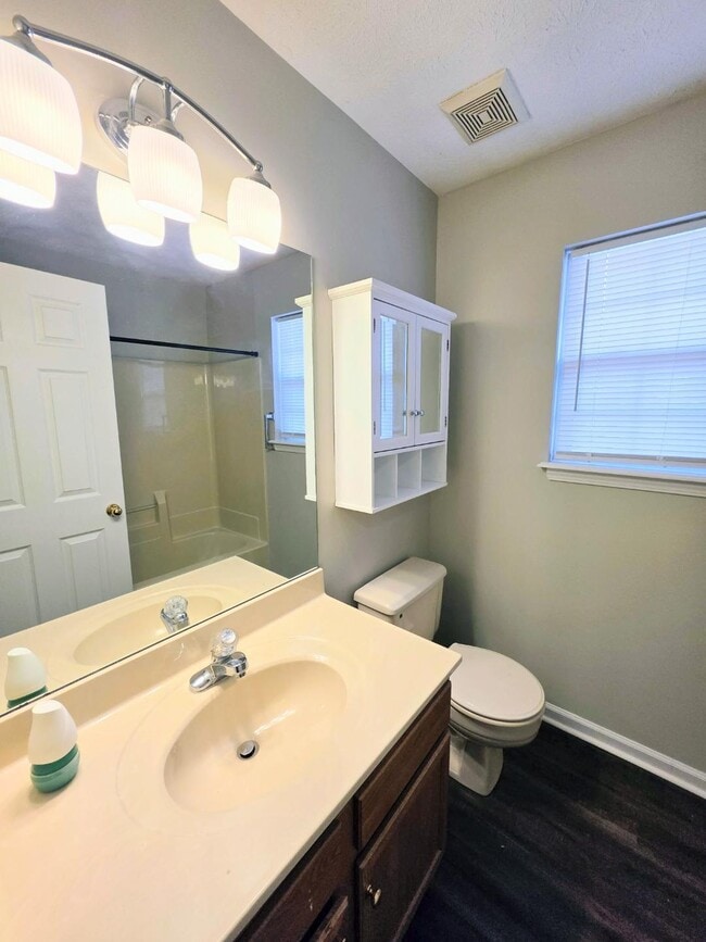 Building Photo - 315 Turfway Dr