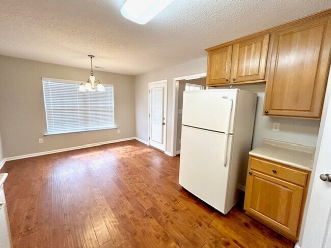 Building Photo - Coming soon! 10/10 Charming 3-bedroom bric...
