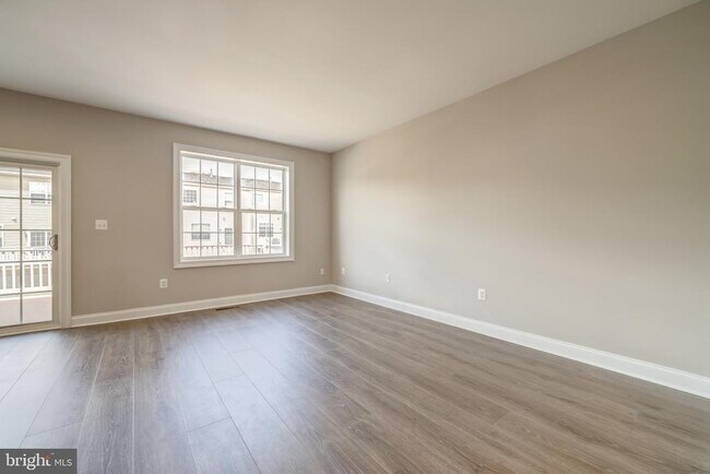 Building Photo - 15970 Greymill Manor Dr