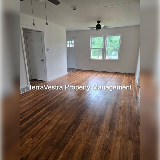 Building Photo - Renovated 3 Bed in Upper Deerfield