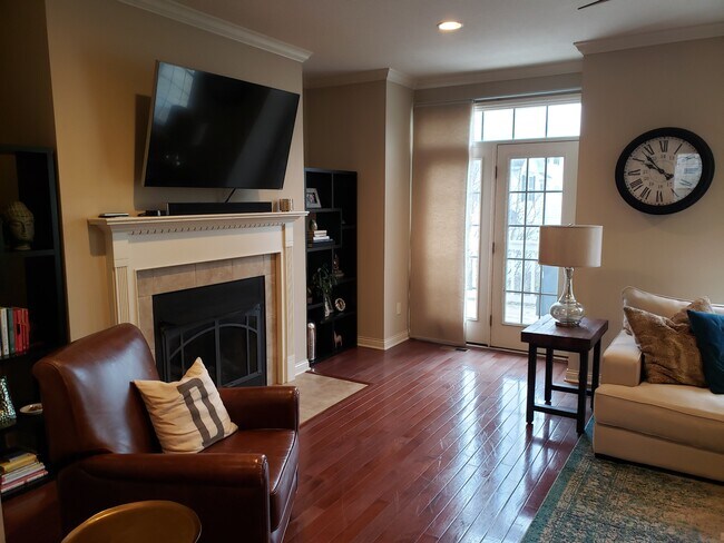 Building Photo - 1059 Bluffway Dr