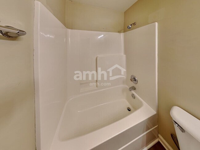 Building Photo - 2300 Devonshire Dr