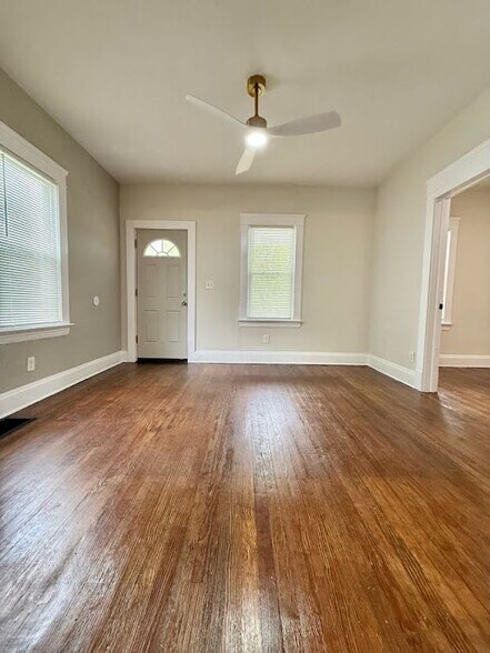 Building Photo - 5822 Lawn Ave