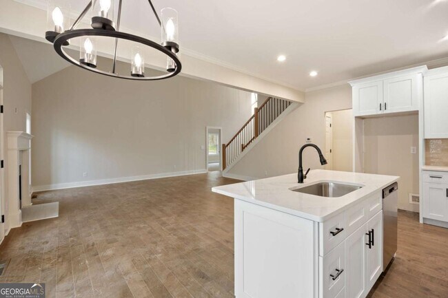 Building Photo - 370 Ansley Dr