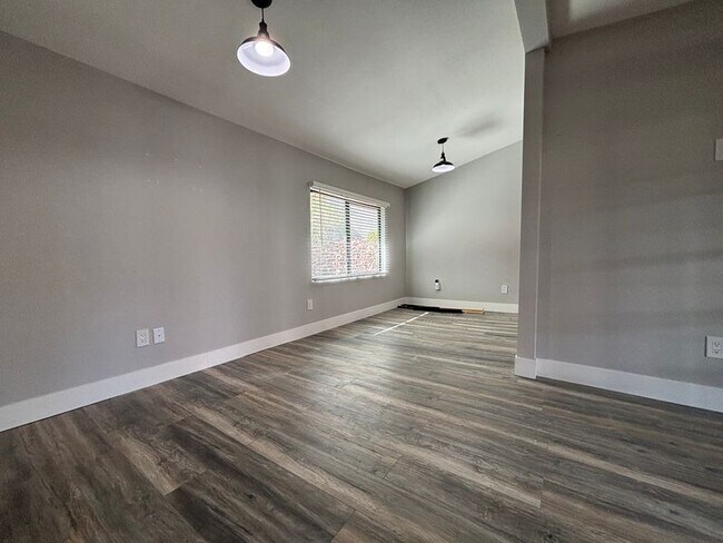 Building Photo - 11548 Valentino Ln