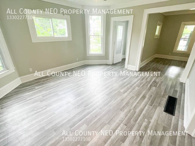 Building Photo - 3717 Archwood Ave