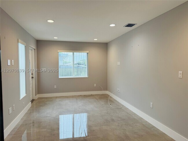 Building Photo - 1221 SW 76th Ct