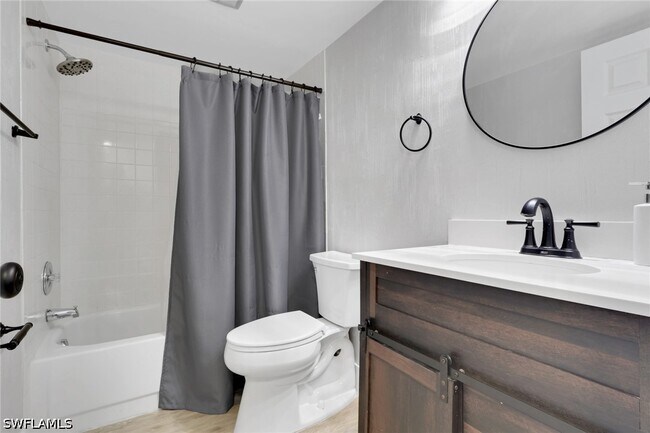 Building Photo - 4912 Tamiami Trl E
