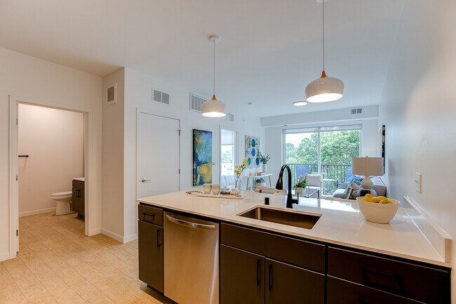 Building Photo - Alexander Apartments