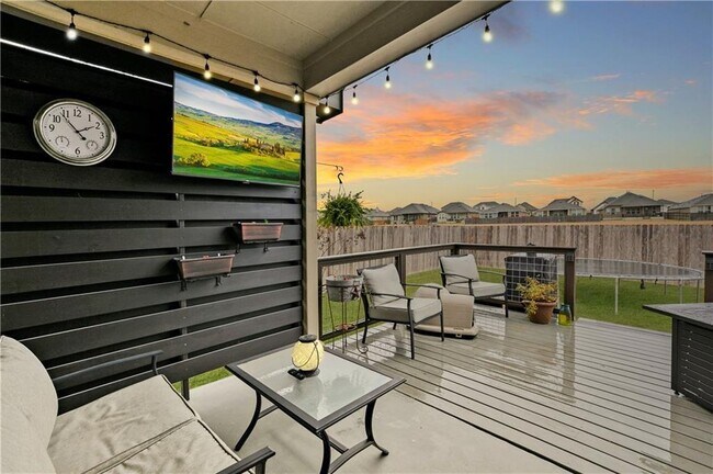 Building Photo - 6825 Leonardo Dr