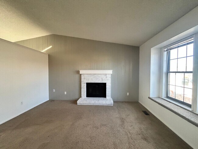 Building Photo - Completely Remodeled Home for Rent in Northwest Longmont