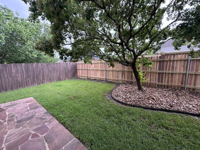 Building Photo - 8422 Alison Ave