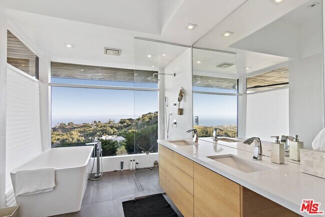 Building Photo - 6112 Via Subida
