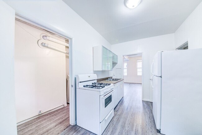 Building Photo - 2400 Mission St