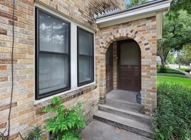 Building Photo - 4018 Garrott St