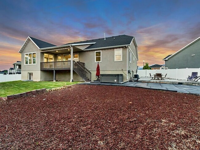 Building Photo - 3 Bedroom 2.5 Bathroom Home in Lehi!