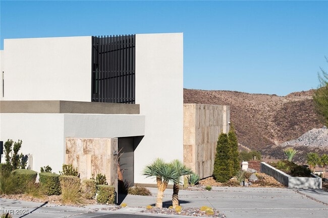 Building Photo - 810 Dragons Eye Dr