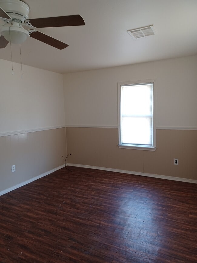 Building Photo - 1410 NW Taylor Ave