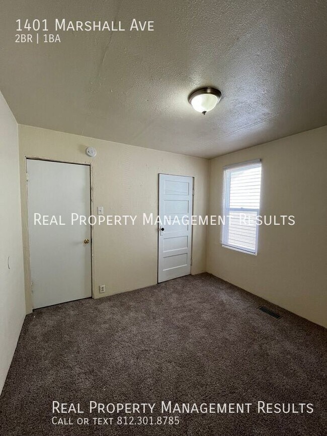 Building Photo - 2 Bedroom, 1 Bath House East Side