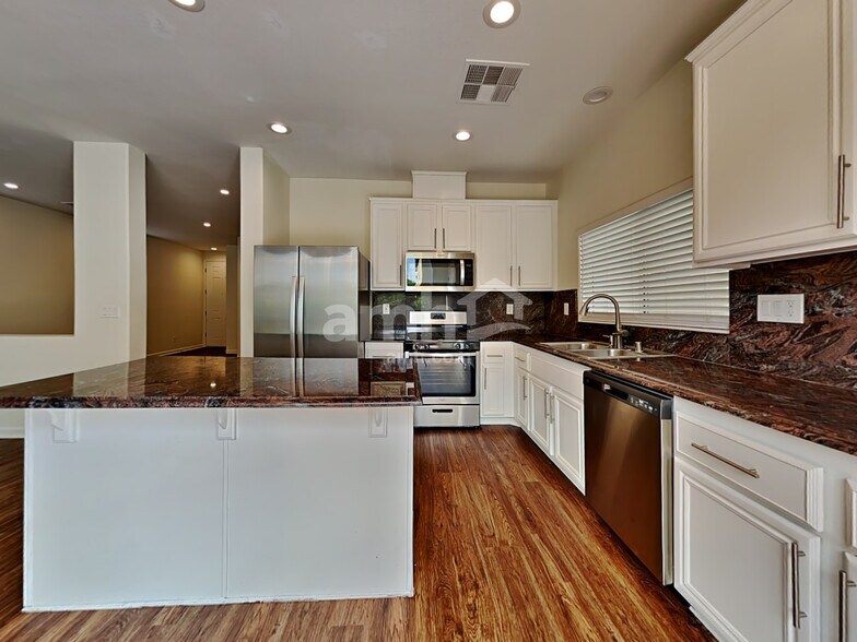 Building Photo - 6333 W Silver Ribbon Ct