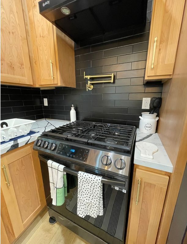 Building Photo - 5123 Rockland Ave