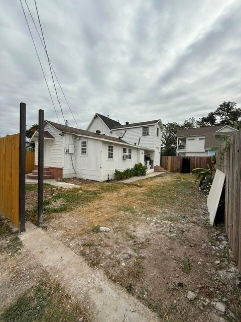 Building Photo - 2210 Clementine