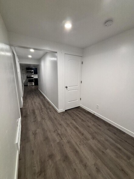 Building Photo - 4747 N Mount Nebo Dr