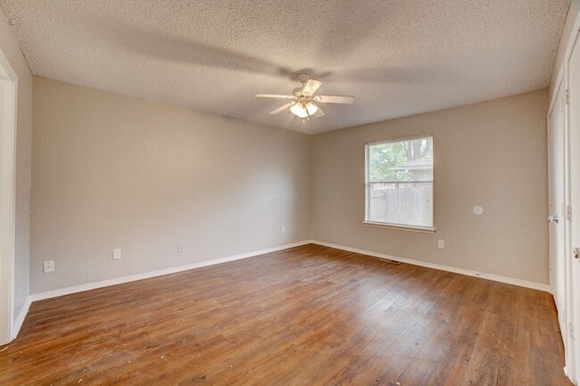 Building Photo - PETS NOT ALLOWED - Newly renovated duplex unit in the heart of midtown Tulsa