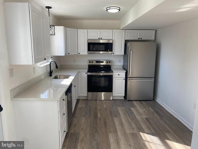 Building Photo - 204 Banbury Terrace