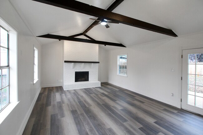 Building Photo - 319 Eastwood Ave